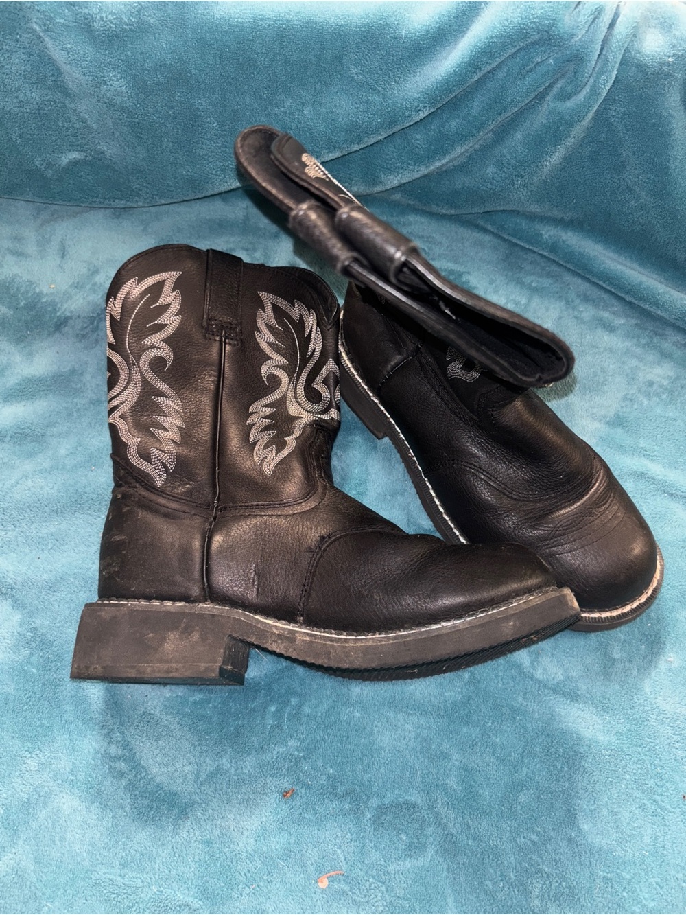 Black western ankle boots embroidered women’s 7.5